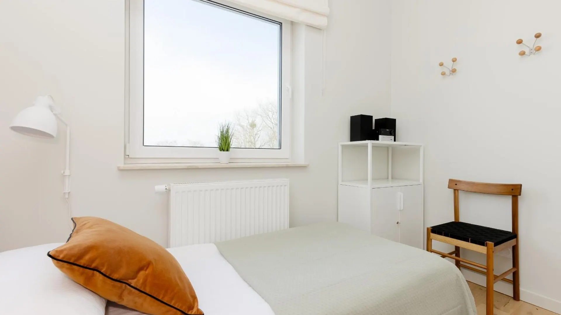 Warszawa Bright 2-Bedroom Apartment By Noclegi Renters  Warsaw