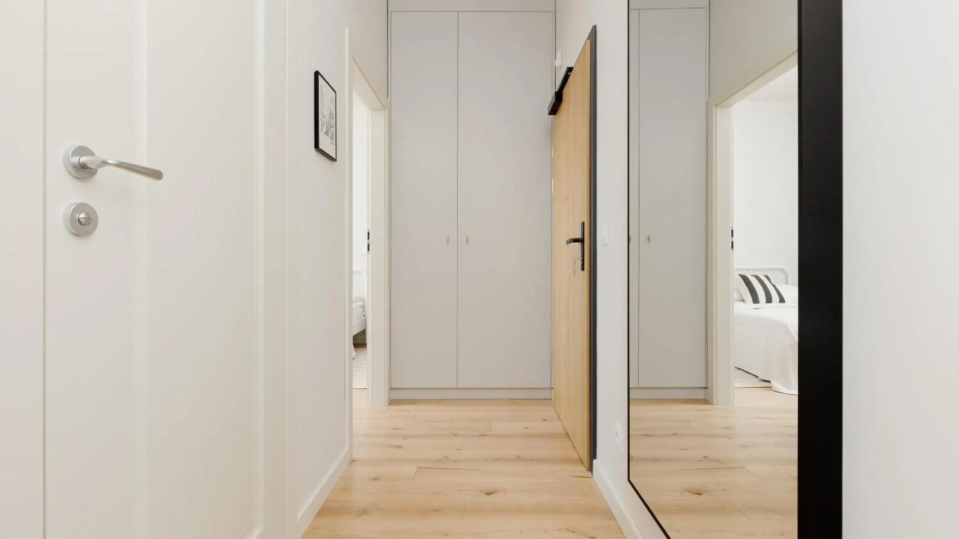 Warszawa Bright 2-Bedroom Apartment By Noclegi Renters 0*, Warsaw