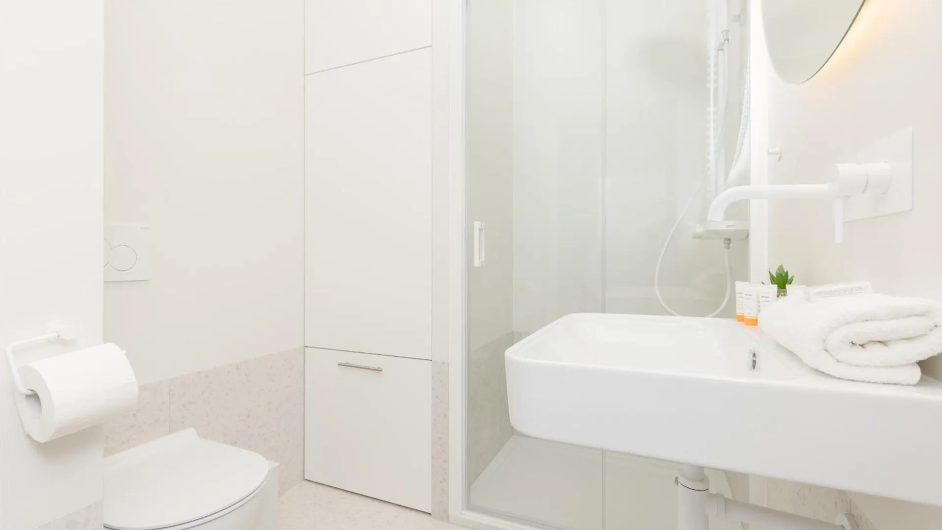 Warszawa Bright 2-Bedroom Apartment By Noclegi Renters