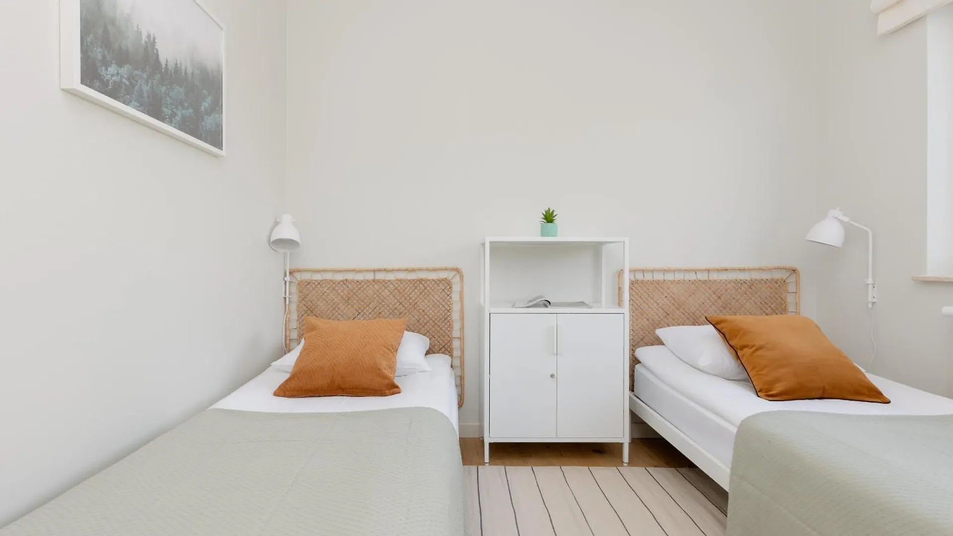 Warszawa Bright 2-Bedroom Apartment By Noclegi Renters  Warsaw