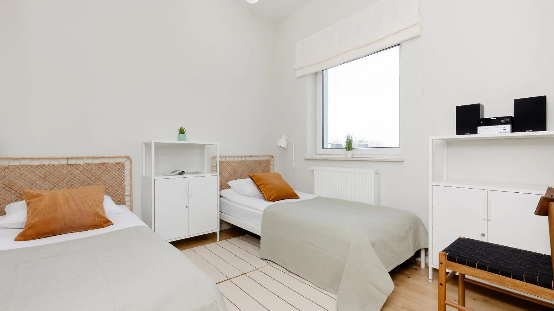 Warszawa Bright 2-Bedroom Apartment By Noclegi Renters